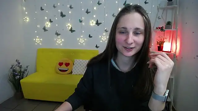 MichelLeee online show from April 23, 2026, 12:29 pm