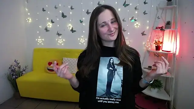 MichelLeee online show from April 28, 2026, 11:37 am