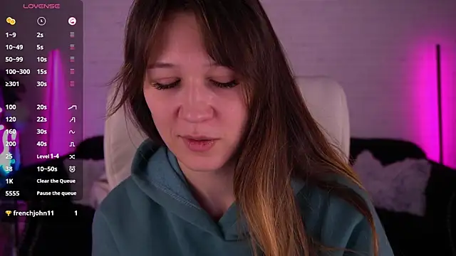 DreamyLinaa online show from January 28, 2025, 7:32 am