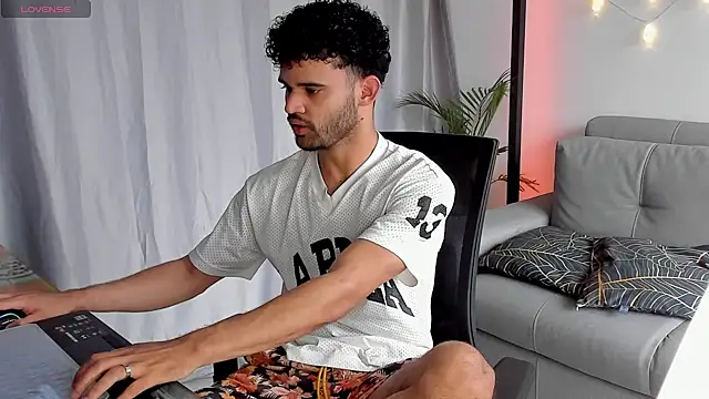 andrewChris  online show from February 26, 2025, 2:03 pm