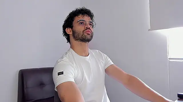 andrewChris  online show from September 10, 2025, 4:07 pm