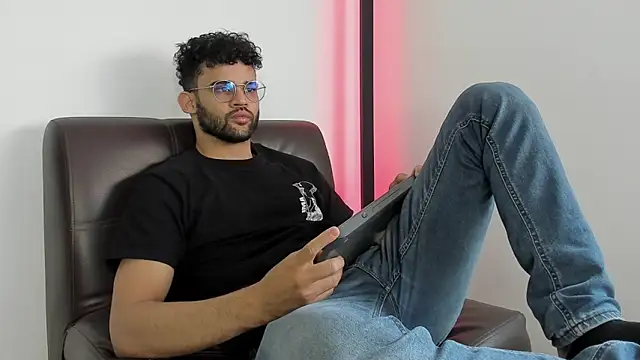 andrewChris  online show from September 16, 2025, 9:27 pm