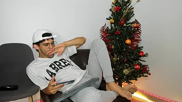 andrewChris  online show from November 27, 2025, 2:35 am