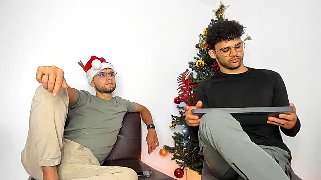 andrewChris  online show from November 30, 2025, 12:36 am