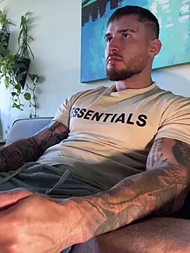 DimitriSullivan  online show from April 23, 2026, 1:24 pm