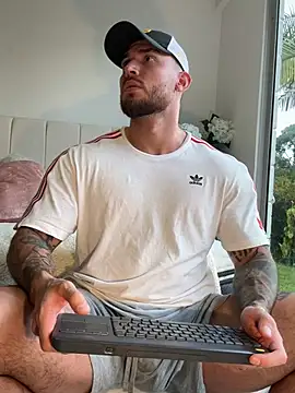 DimitriSullivan  online show from April 25, 2026, 9:23 pm