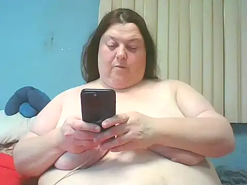 Honeybee2025 online show from February 10, 2025, 7:49 pm