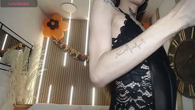 Aniie Doll online show from October 15, 2025, 8:42 pm