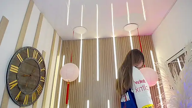 Aniie Doll online show from January 6, 2026, 8:23 pm