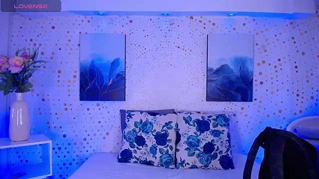 Aniie Doll online show from February 13, 2026, 8:27 pm