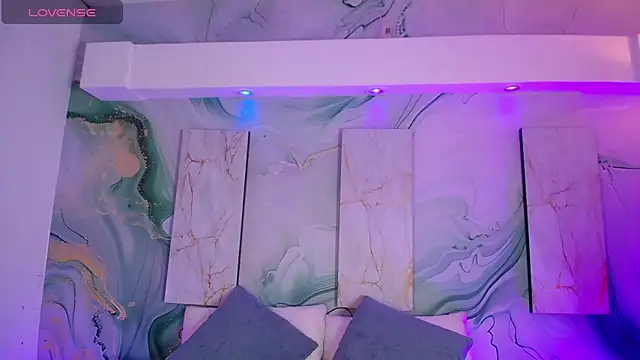 Aniie Doll online show from April 11, 2026, 8:35 pm