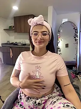 Valery hilthon online show from April 19, 2026, 7:49 pm