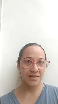 nicolle milf1978 online show from December 3, 2025, 1:53 pm