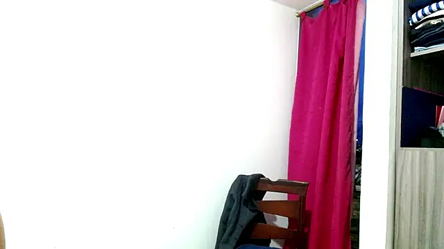 nicolle milf1978 online show from April 17, 2026, 10:29 am