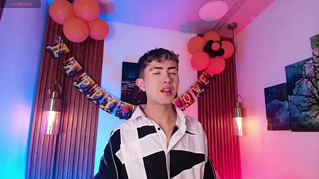 Noah Xitruxx online show from October 19, 2025, 2:45 am