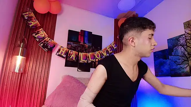 Noah Xitruxx online show from October 25, 2025, 2:52 am