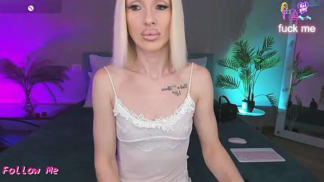 Snapshot of Lana_kitty__ chatting on June 10, 2026, 1:28 am Lana kitty online show from June 10, 2026, 1:28 am