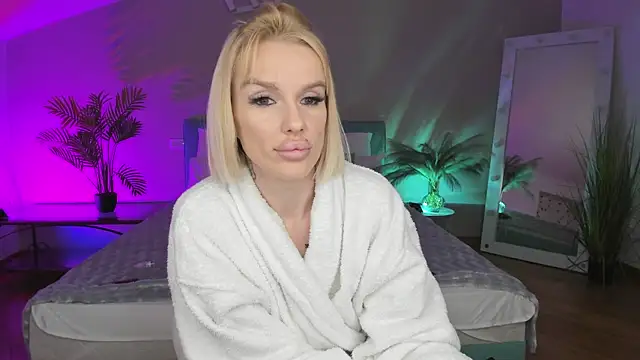 Snapshot of Lana_kitty__ chatting on July 23, 2026, 4:32 am Lana kitty online show from July 23, 2026, 4:32 am