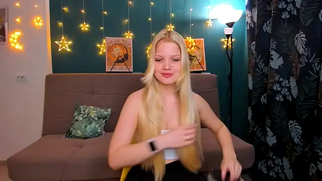 Xloe Queen online show from January 28, 2025, 2:10 pm