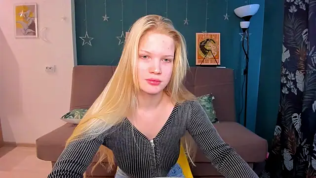 Xloe Queen online show from February 10, 2025, 9:25 am