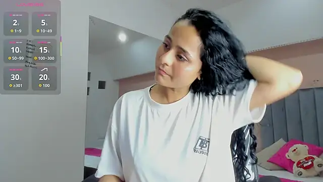 Giselle Roldan online show from November 15, 2025, 8:05 pm