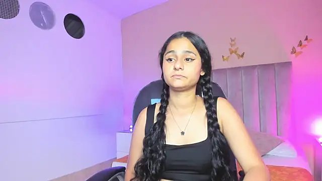 Giselle Roldan online show from April 21, 2026, 4:41 am