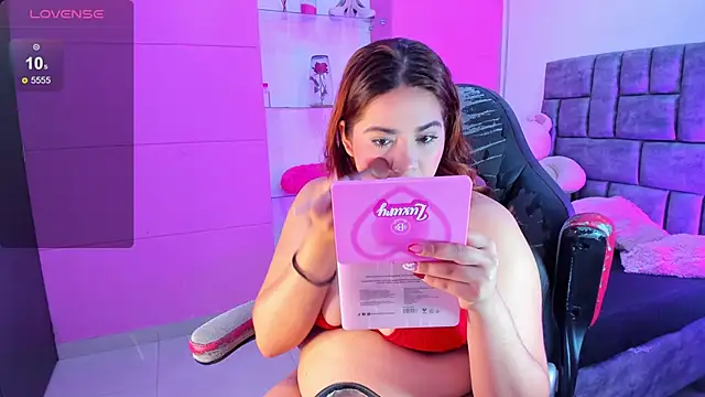 jisoo   online show from September 24, 2025, 1:25 pm