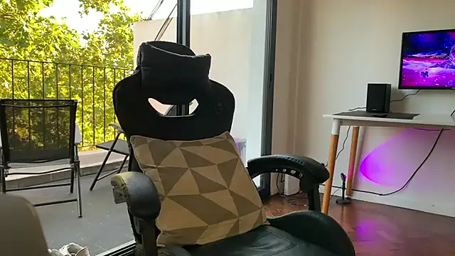 Den BlueXx online show from February 20, 2025, 10:04 pm