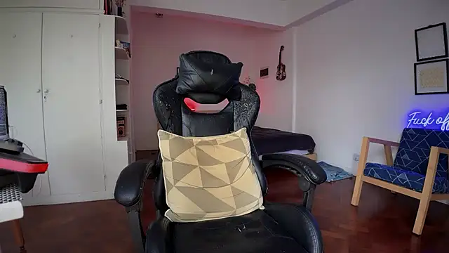 Den BlueXx online show from October 12, 2025, 9:03 pm