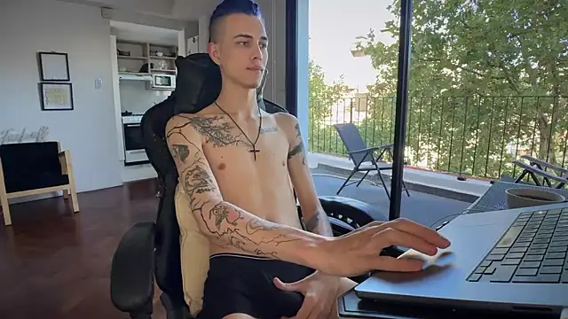 Den BlueXx online show from April 4, 2026, 7:55 pm