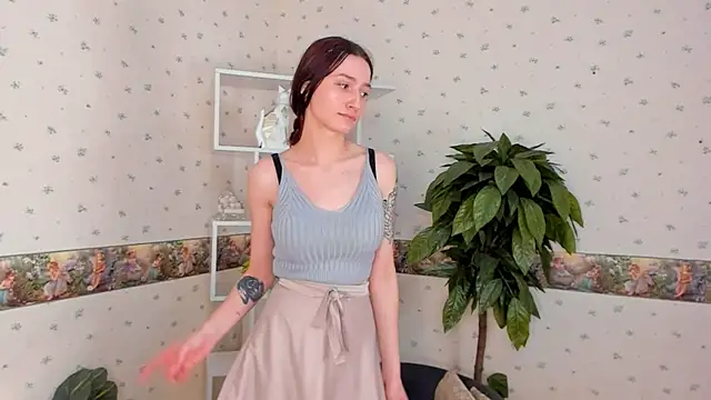 DarlineFrake online show from December 9, 2024, 7:39 am