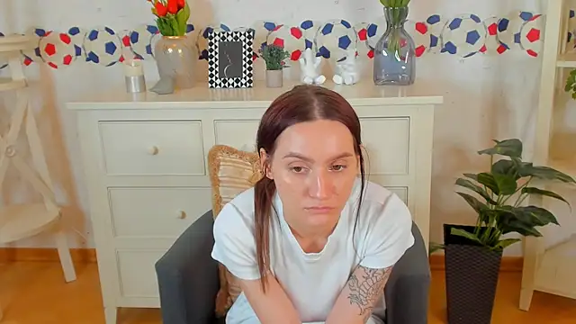 DarlineFrake online show from December 16, 2024, 2:38 pm