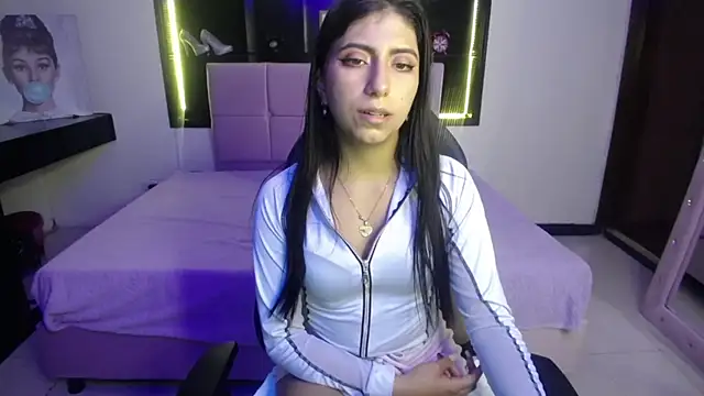 Angela Diaz  online show from January 29, 2025, 6:50 pm