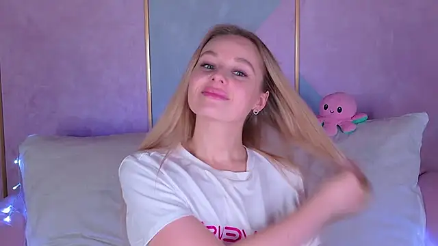 BeatriceEsmont online show from January 14, 2025, 2:40 am