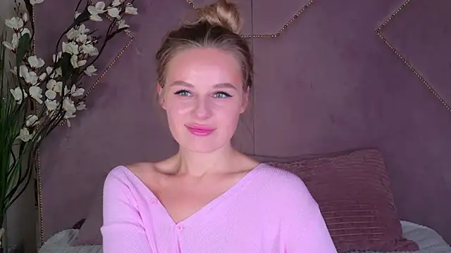 BeatriceEsmont online show from February 24, 2025, 8:36 pm