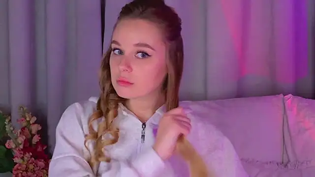 BeatriceEsmont online show from September 22, 2025, 9:11 am