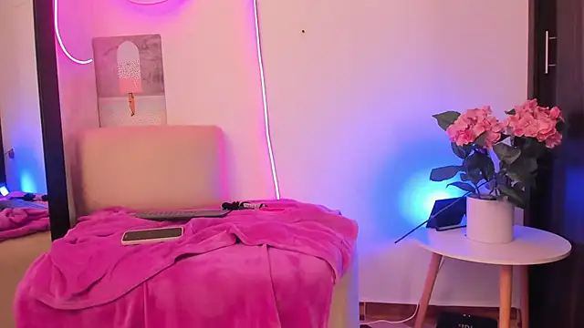 Snapshot of Maryann_jones chatting on February 20, 2025, 2:24 pm Maryann jones online show from February 20, 2025, 2:24 pm