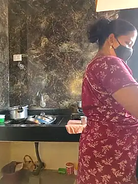 Tamil Shalini Lustyy online show from April 21, 2026, 3:02 am