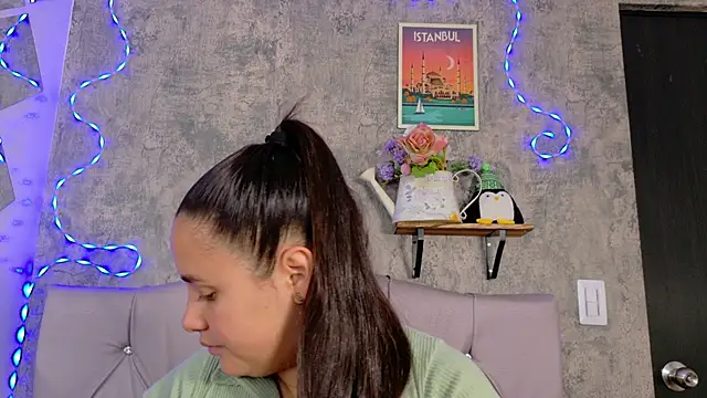 Victoria Ponce1 online show from October 9, 2025, 1:31 pm