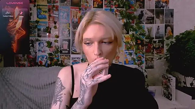 Simona Rain online show from October 26, 2025, 11:42 pm