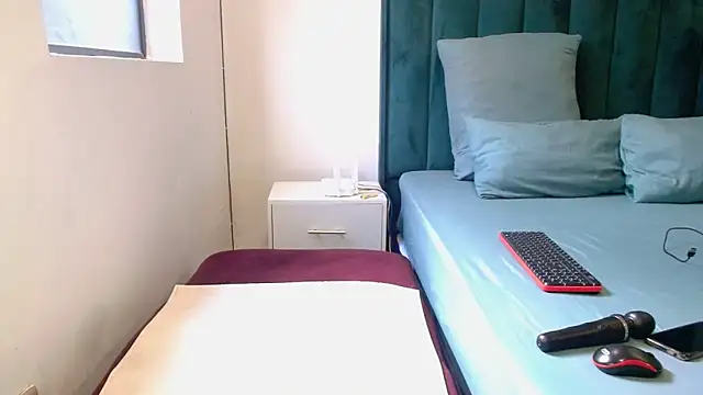 LolaTwerksXX online show from April 16, 2026, 11:33 am