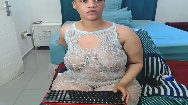 Snapshot of LolaTwerksXX chatting on July 3, 2026, 12:33 pm LolaTwerksXX online show from July 3, 2026, 12:33 pm