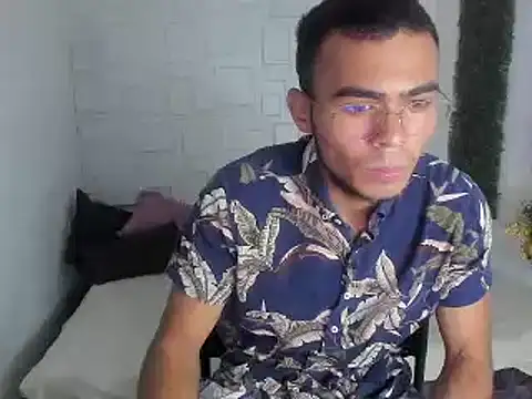 alessandro 2005 online show from December 7, 2024, 9:44 pm