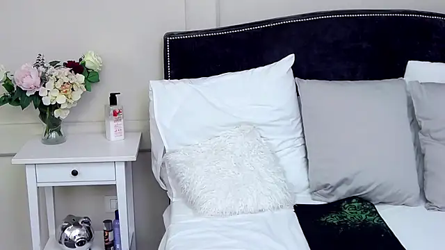 KatyNolan online show from March 7, 2025, 6:02 am