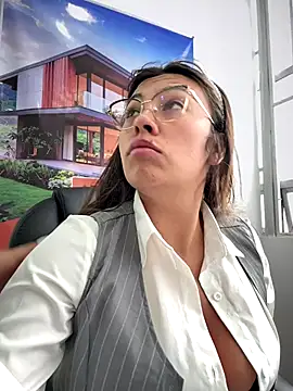 LIZ-06  online show from December 2, 2025, 1:28 pm