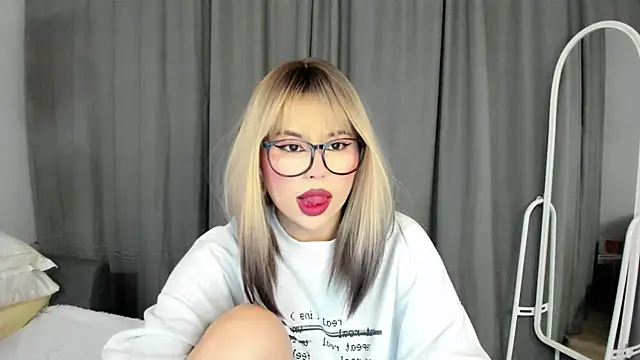 Snapshot of may_mia chatting on February 18, 2025, 10:25 pm may mia online show from February 18, 2025, 10:25 pm