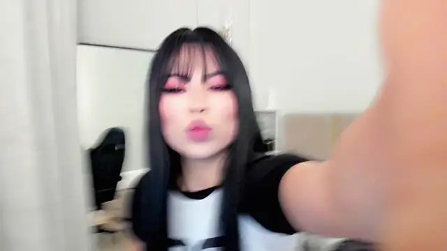 Snapshot of may_mia chatting on November 27, 2025, 2:02 am may mia online show from November 27, 2025, 2:02 am