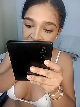 AdeleGray online show from November 10, 2025, 9:41 am