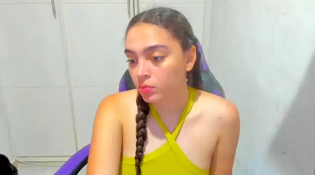 Lily anal squirt  online show from December 22, 2024, 7:10 pm