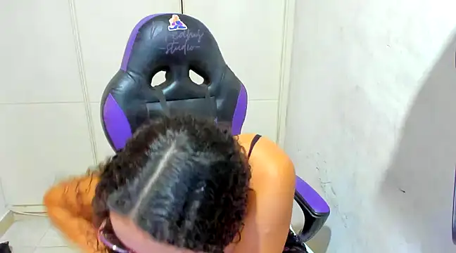 Lily anal squirt  online show from December 30, 2024, 8:58 pm